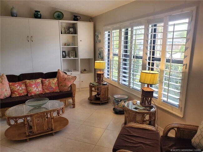 Building Photo - 590 NE Lima Vias