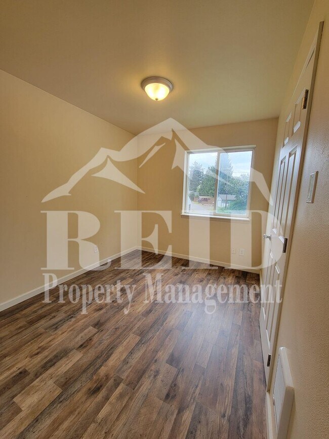 Building Photo - Centrally Located Bremerton Home With Partial View of Sinclair Inlet from Deck