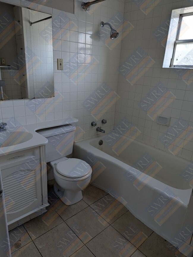 Building Photo - 160 W 2nd N