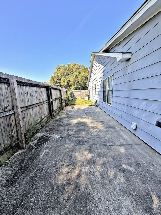 Building Photo - 2932 McDonald Ct SW