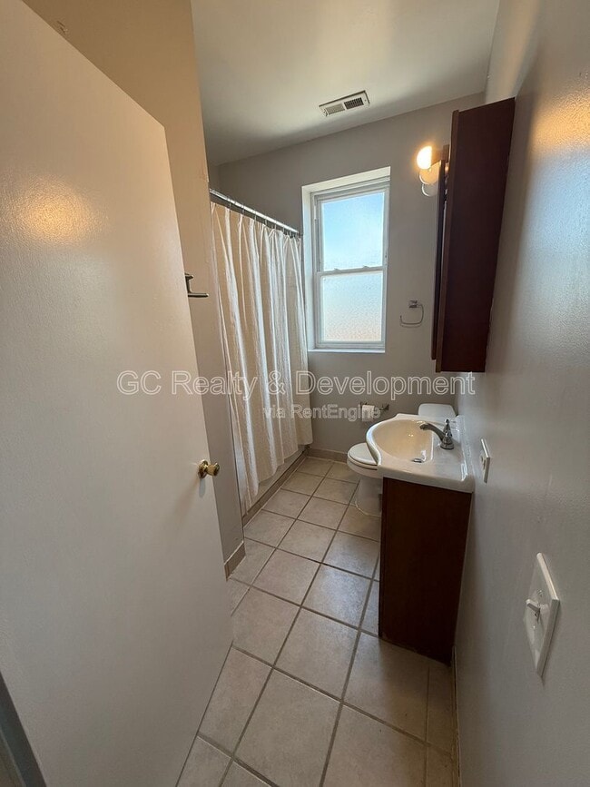 Building Photo - 3302 W Fulton Blvd