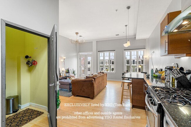 Building Photo - 1431 Tremont St