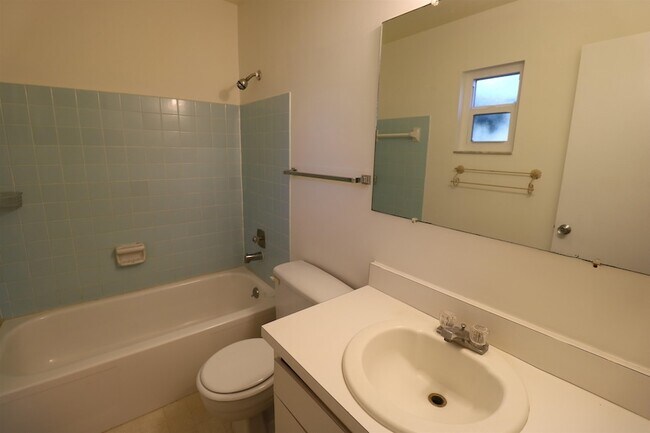Building Photo - 253 Laguna Ct