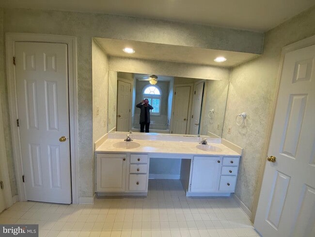 Building Photo - 9621 Bainbridge Ct