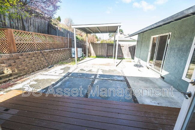 Building Photo - 1550 Kildare Way