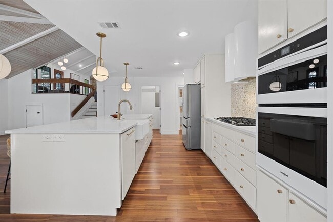 Building Photo - 7518 Stonecliff Dr