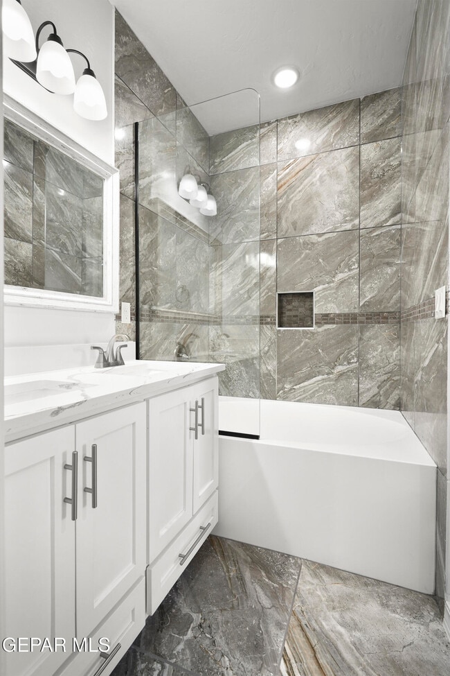 Building Photo - 6315 Escondido Dr