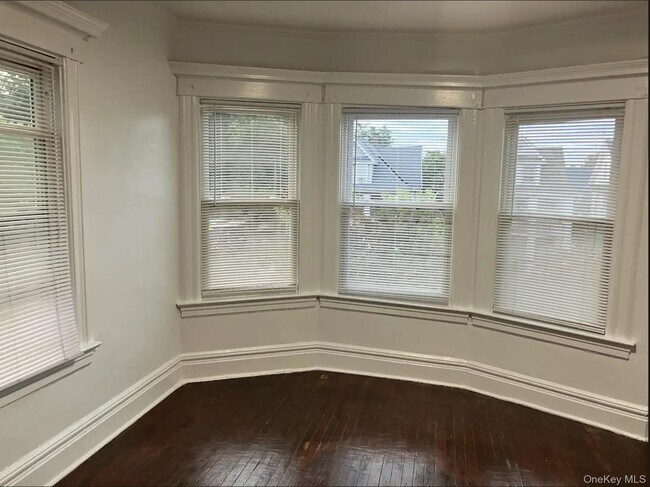 Building Photo - 104 Sickles Ave