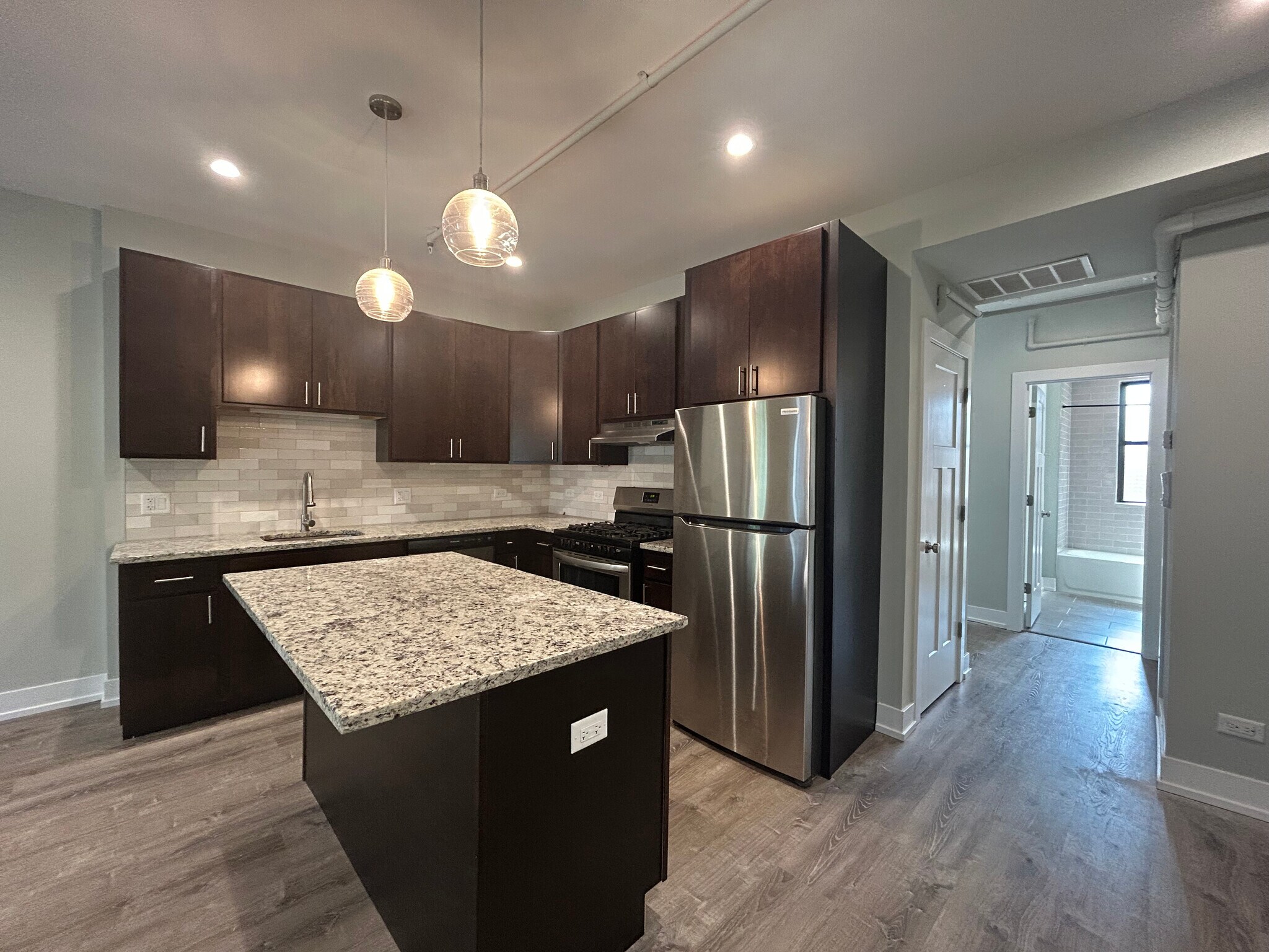 Building Photo - 1000 Crain St