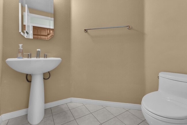 Building Photo - 12 Bergamo