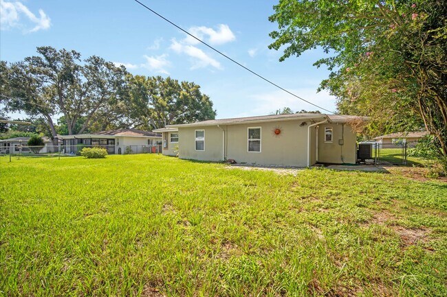 Building Photo - Beautifully Updated Clearwater Home with M...