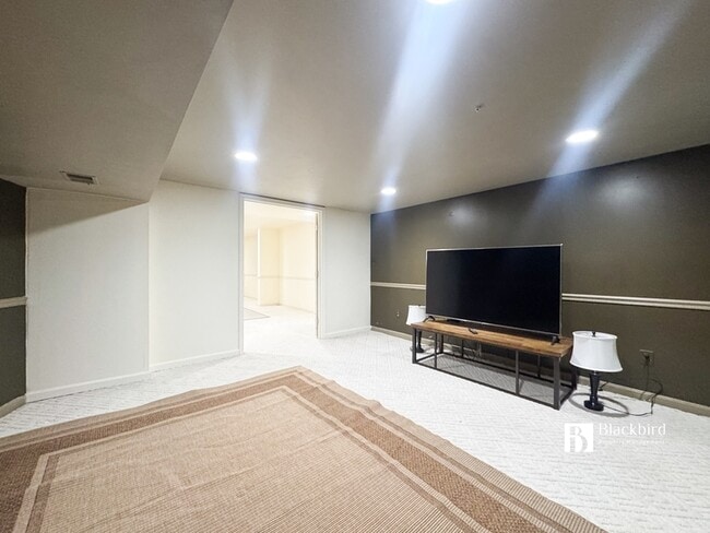 Building Photo - 1706 Poling Ave