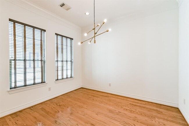 Building Photo - 1529 Rosewood St