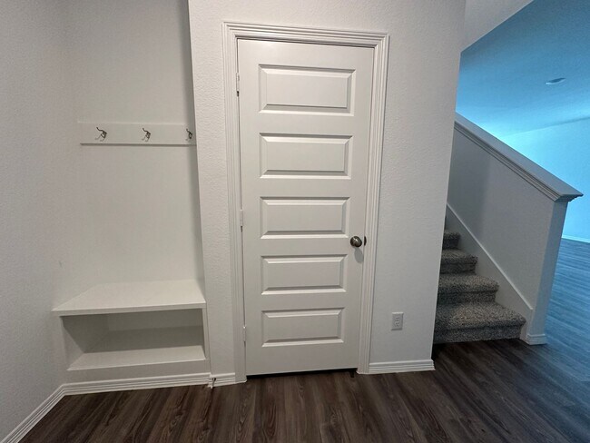 Building Photo - For Lease | 4 Bed, 2.5 Bath | 2,472 Sq Ft ...