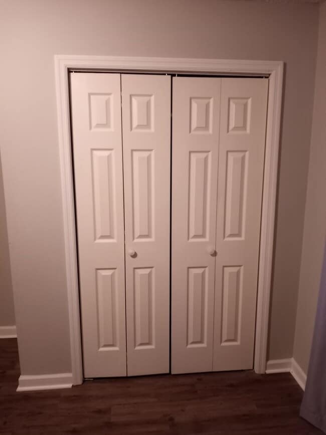 Building Photo - 2 bed 1.5 bath condo for rent