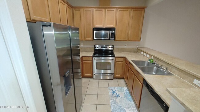 Building Photo - 5976 Pavilion Dr
