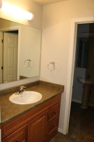 Building Photo - Cute, Cozy, convenient Arcata 3 bedroom townhouse with small fenced yard, laundry