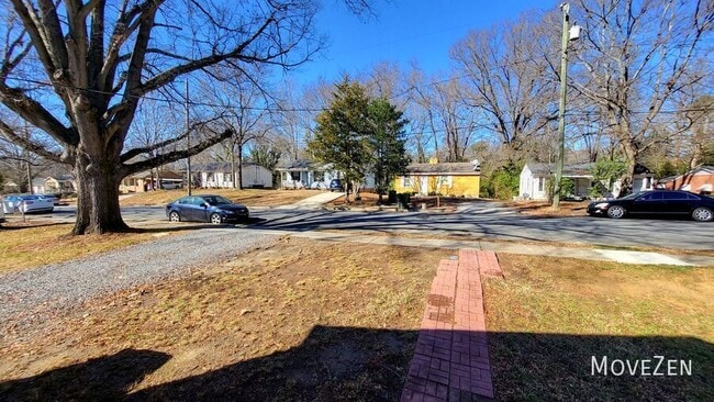 Building Photo - 333 Friendship Dr