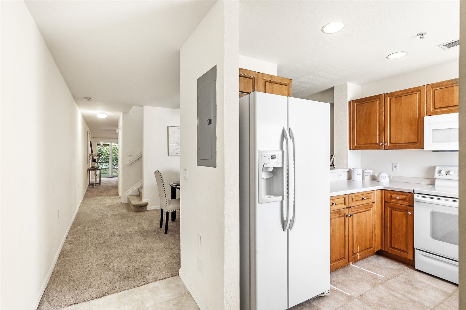 Building Photo - Coming Mid July 2/2.5 Townhome - Villages of Stoney Brook