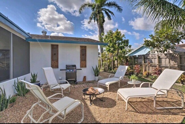 Building Photo - 1036 Coral Dr