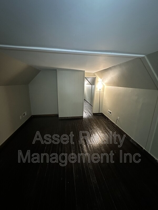 Building Photo - 500 W Strang St