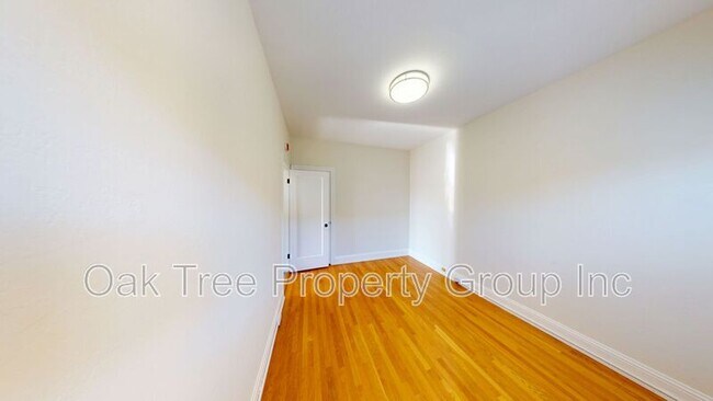 Building Photo - 450 40th St