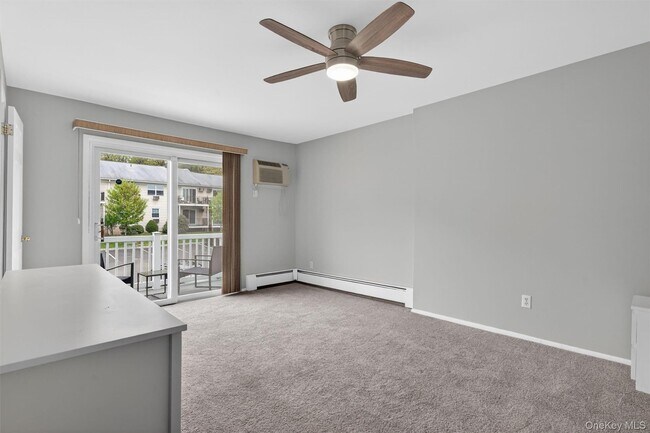 Building Photo - 31 Doxbury Ln