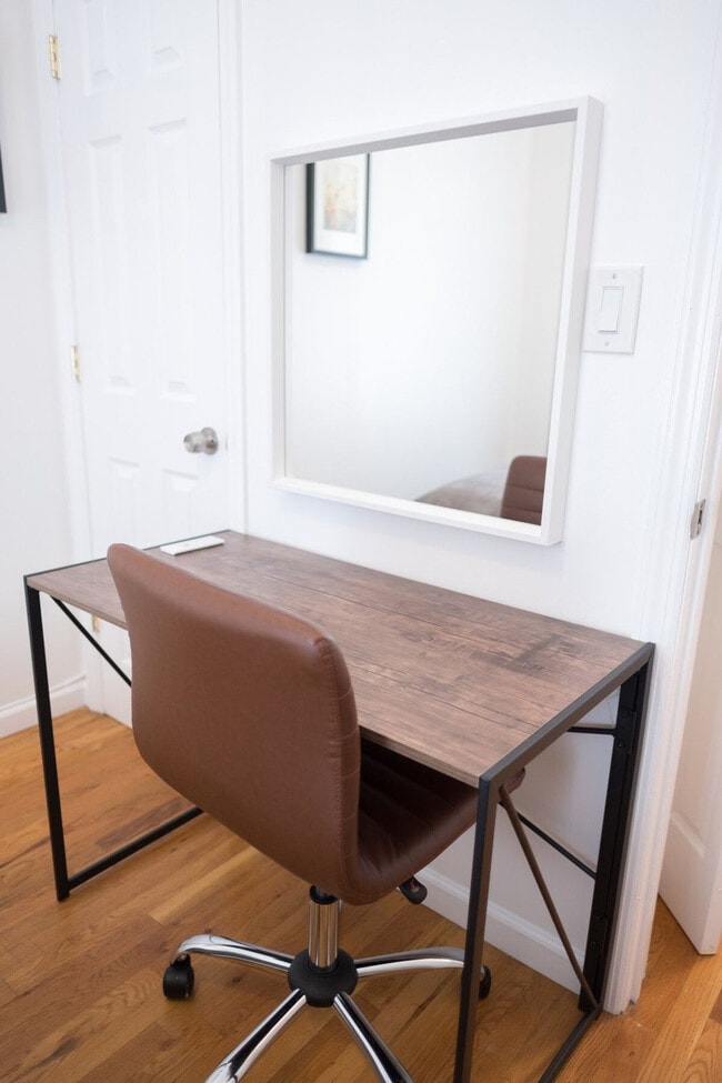 Building Photo - 301 E 104th St