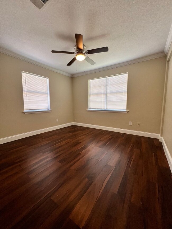 Building Photo - Newly remodeled 4bed/2bath in Orange, TX