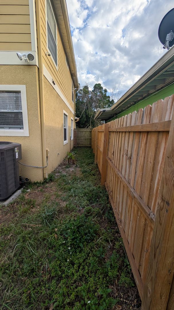 Building Photo - In the Heart of Down Town Orlando, 3 bedrooms house with lawn care service included