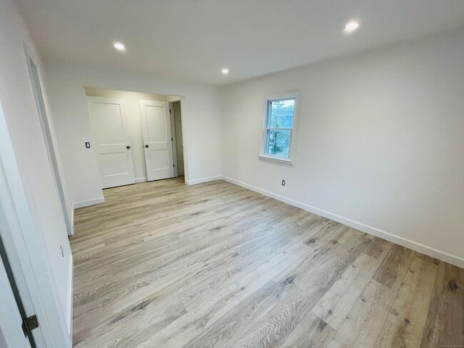 Building Photo - 317 Strawberry Hill Ave