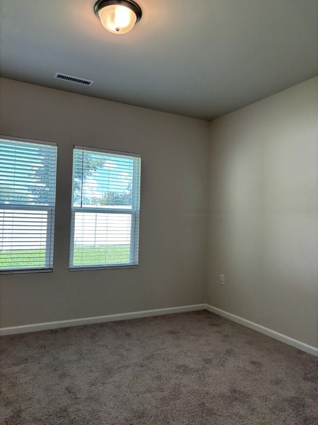 Building Photo - 301 Wilbur Lake Dr