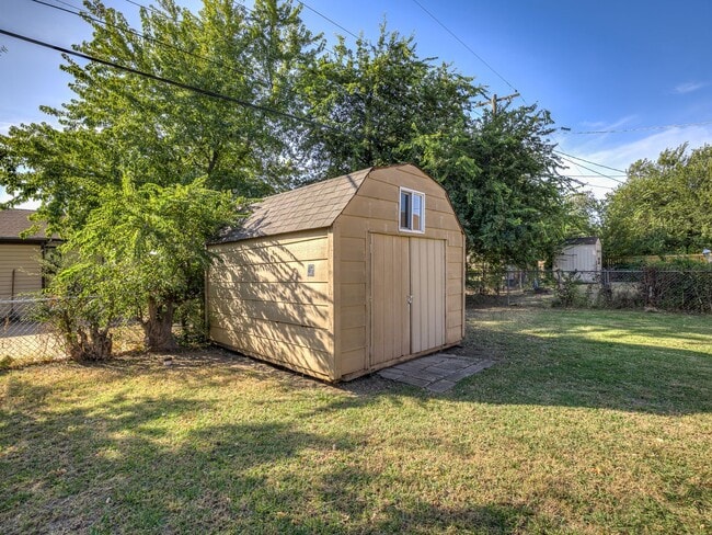 Building Photo - Super Sweet Home - All Appliances Included! 5 Minutes from Lake Hefner