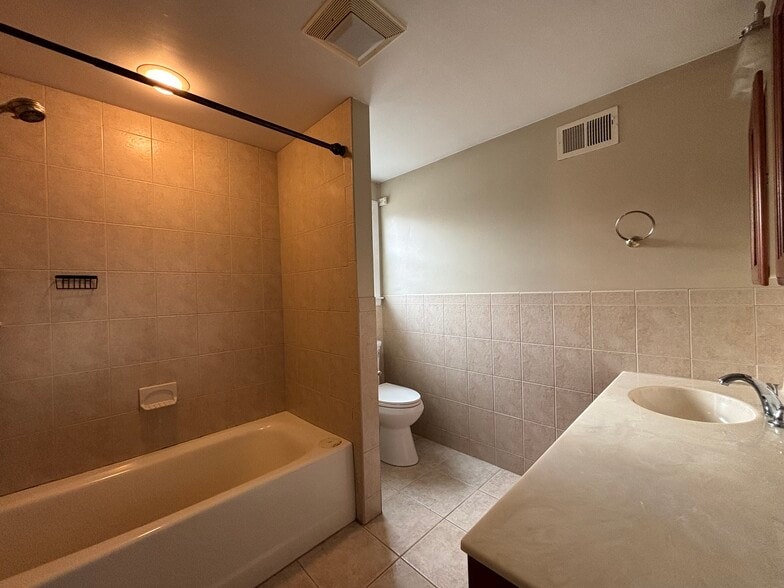 Building Photo - 434 W Inman Ave