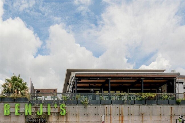 Building Photo - 1406 Windsor Rd