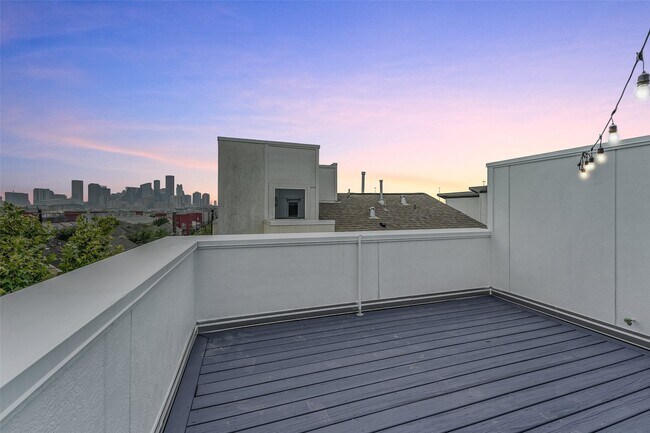 Building Photo - 3205 Baron St