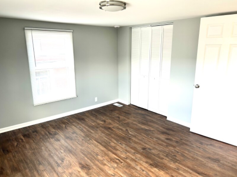 Building Photo - 413 6th Ave