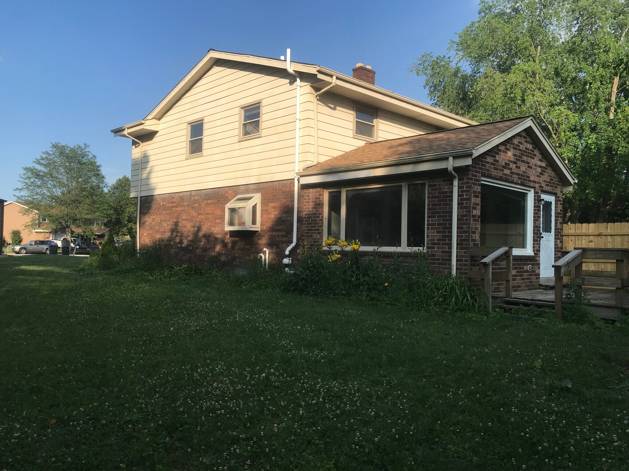 Side yard - 2711 Albany Ct