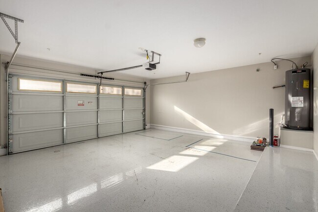Building Photo - 3 Bed, 2 Bath in Gated Val Vista Classic