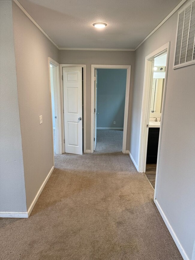 Building Photo - Italian Estates Property Managment