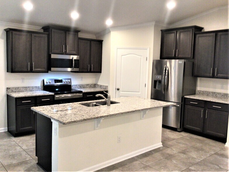 Building Photo - 12430 Jovana Rd