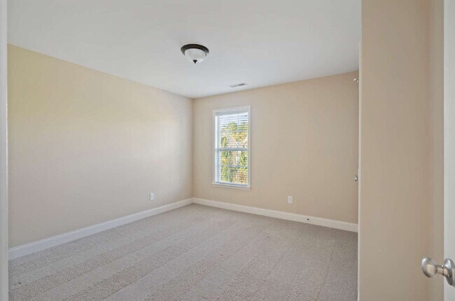 Building Photo - Charming 4-Bed Home in Durham with Fenced-...