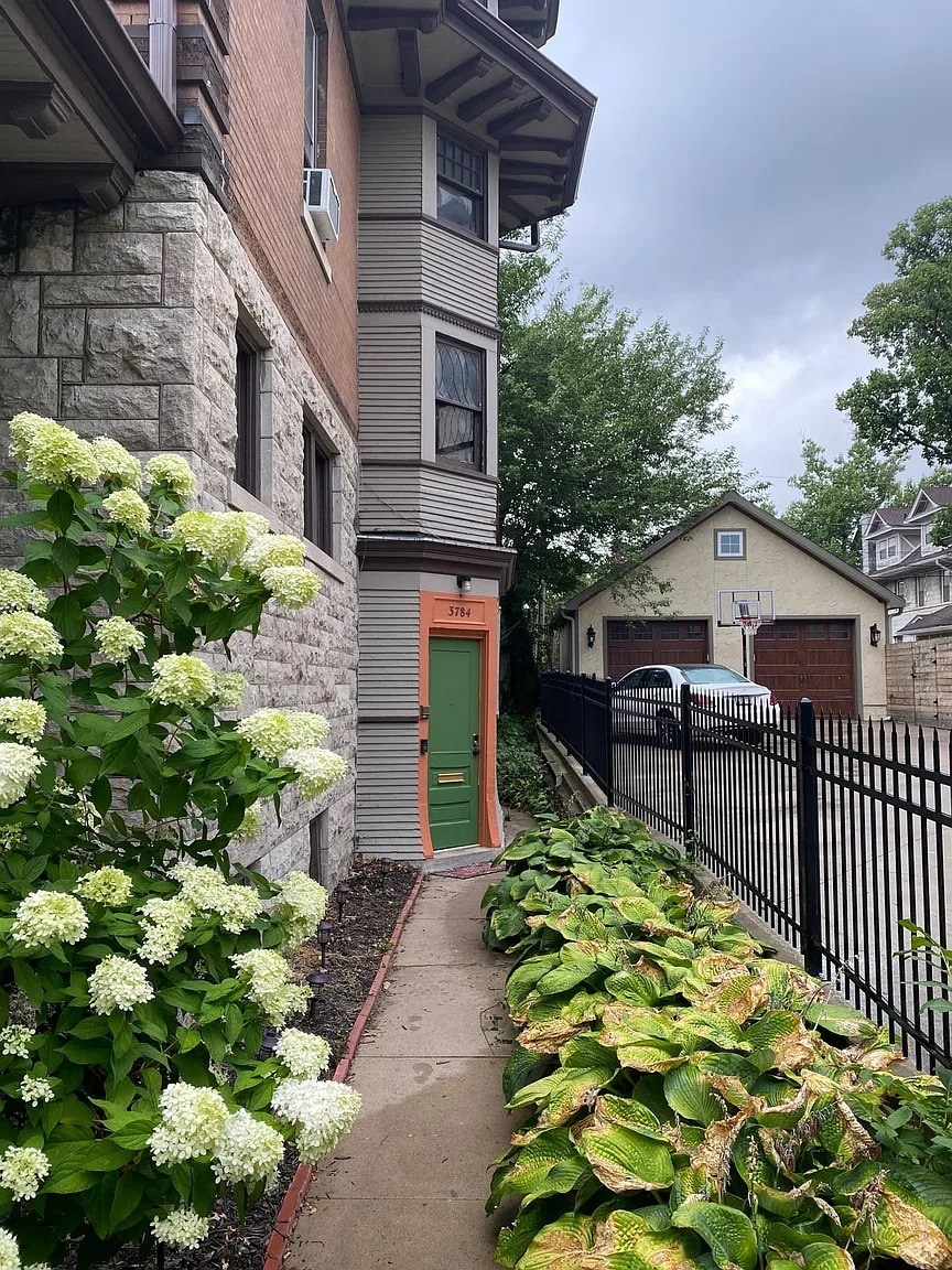 Building Photo - 3784 Washington St