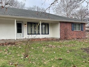 Building Photo - 235 N Michigan St