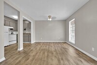 Building Photo - Westbury 1 bedroom 1 bath (downstairs)
