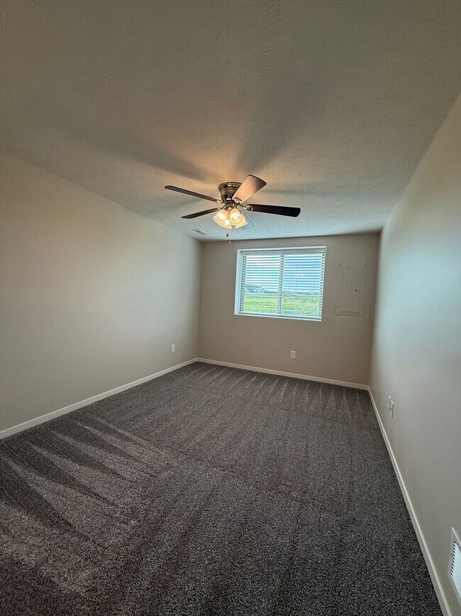 Building Photo - 7013 Claystone Dr