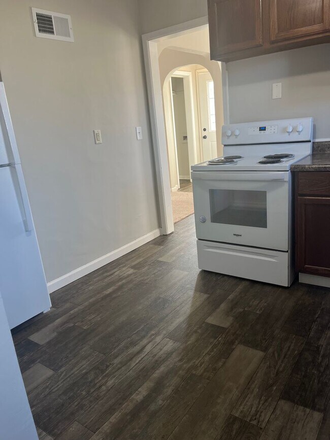 Building Photo - 3 Bedroom Home!
