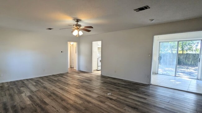 Building Photo - 121 Rue Max St