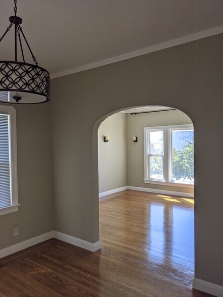 Dining room to living room - 422 Capitol St
