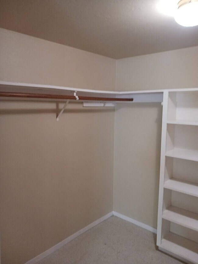 Building Photo - Duplex for RENT!